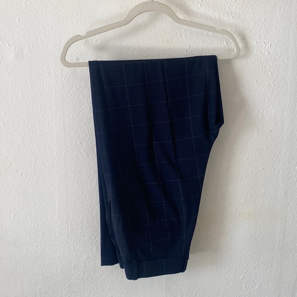 UNIQLO WIDE LED PLEATED TROUSERS IN BLUE CHECKED PATTERN